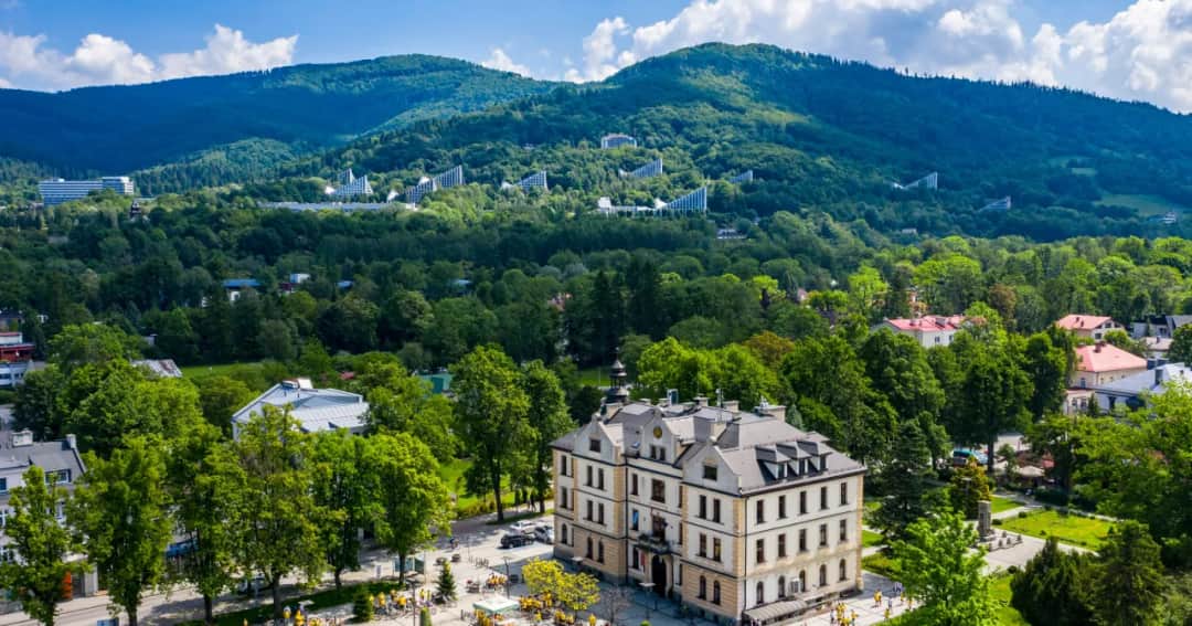 Ustroń: Odkryj górskie szczyty, uzdrowisko i atrakcje dla rodzin!