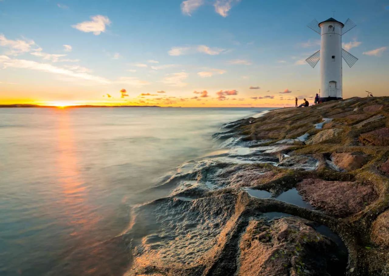 Świnoujście czy Kołobrzeg? Wybierz idealne wakacje dla siebie!
