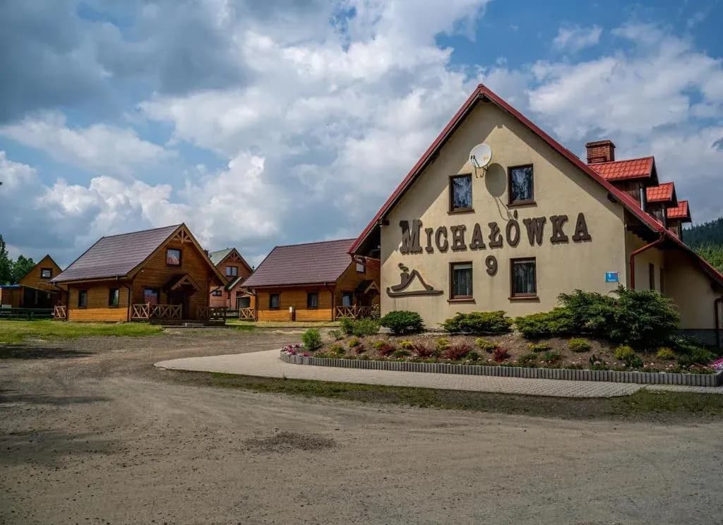 Góry Stołowe nocleg: Karłów czy Kudowa? Wybierz idealnie!