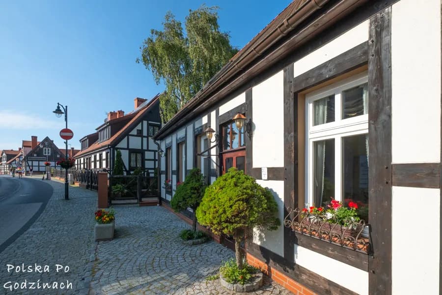 Ustka: Atrakcje dla każdego! Co robić, gdy pada i świeci słońce?