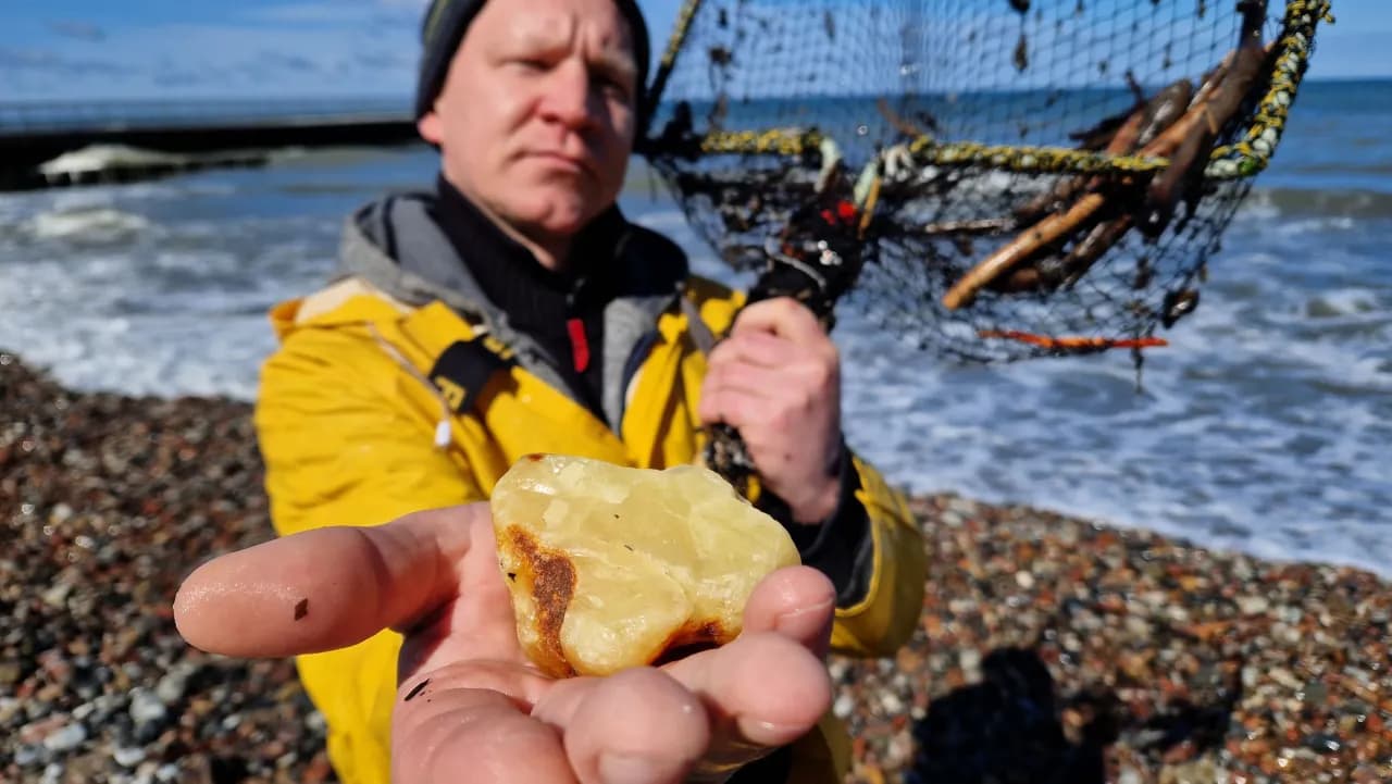 Sztormy na Bałtyku: Kiedy morze szaleje? Znajdź bursztyn bezpiecznie