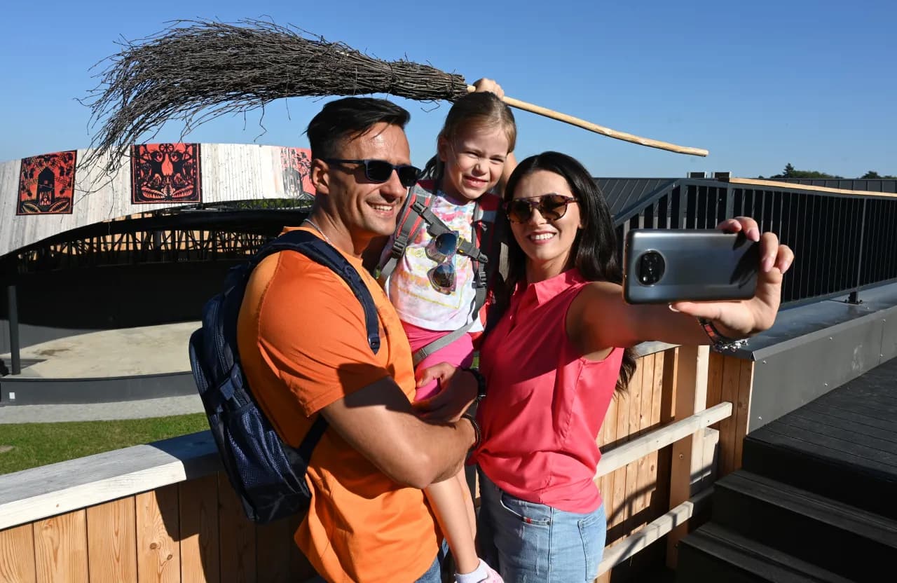 Nowa Słupia: Atrakcje, Święty Krzyż i legendy. Odkryj sekrety!