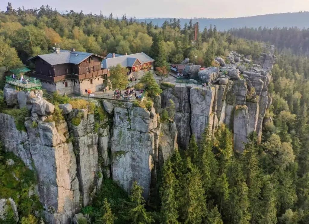 Kudowa-Zdrój: Odkryj atrakcje! Przewodnik po Górach Stołowych