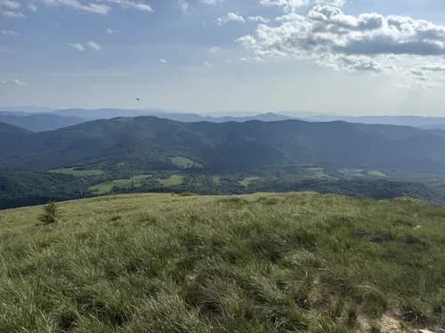 Nocleg pod Tarnicą: Wołosate czy Ustrzyki Górne? Decyduj mądrze!